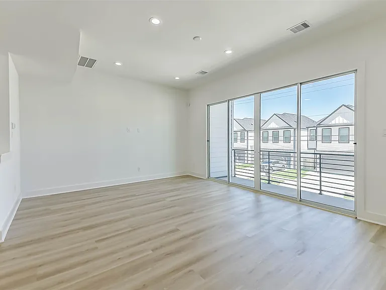 5703 Balbo St #F — Photo 10