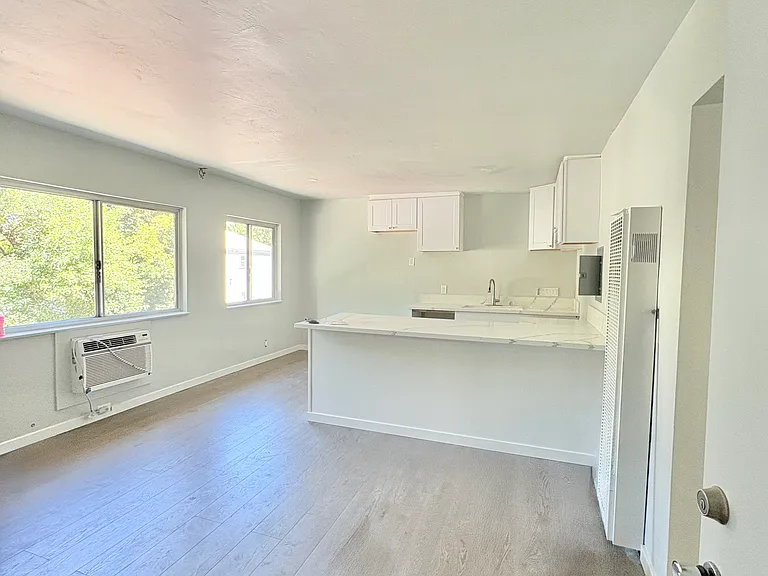 312 University Ave #7 — Photo 2