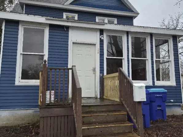 28 3rd St NW, Oelwein, IA 50662