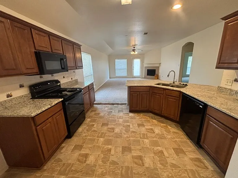 4415 Ashbury Ln — Photo 5