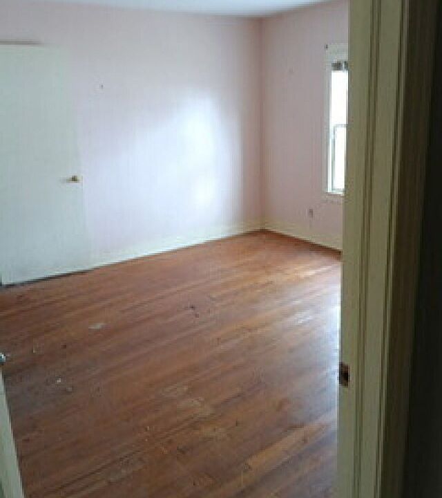 13th image of 708 Parkview