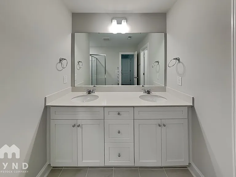 572 Barrington Row Ave — Photo 7