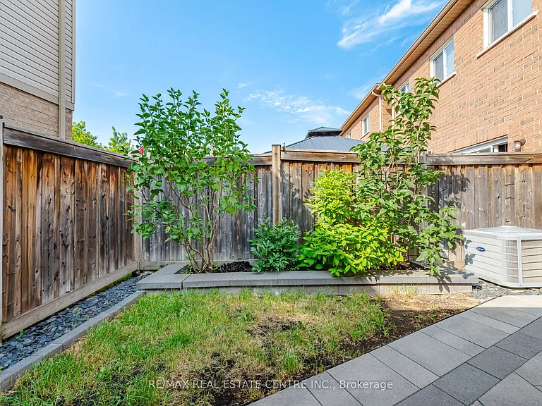 366 Hobbs Cres — Photo 48