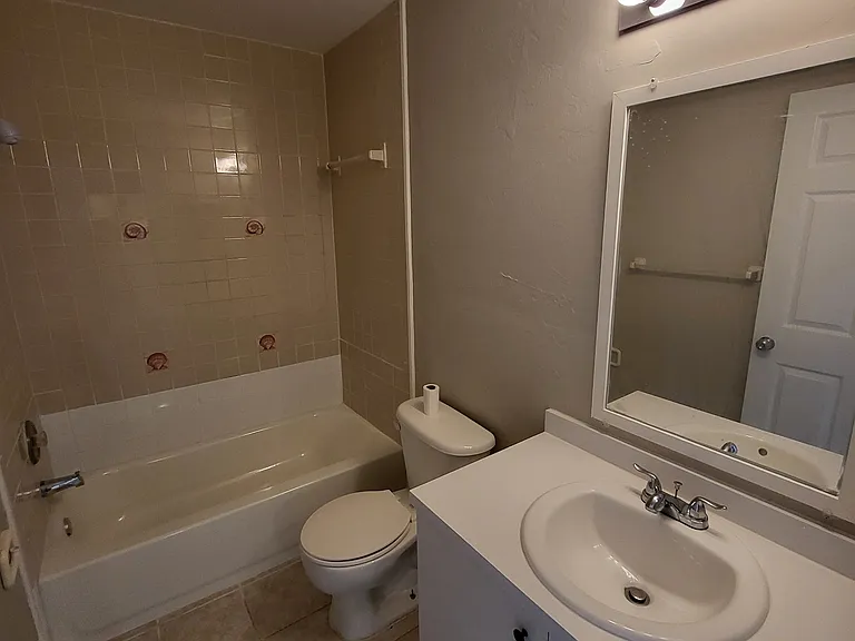 2145 Pauldo St — Photo 10