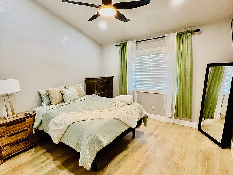 829 Cambridge Dr — Photo 12