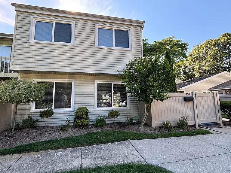 204H Springmeadow Dr — Photo 21