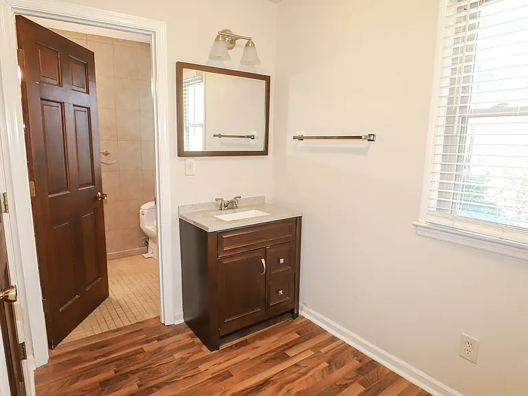 809 Houndslake Dr — Photo 37