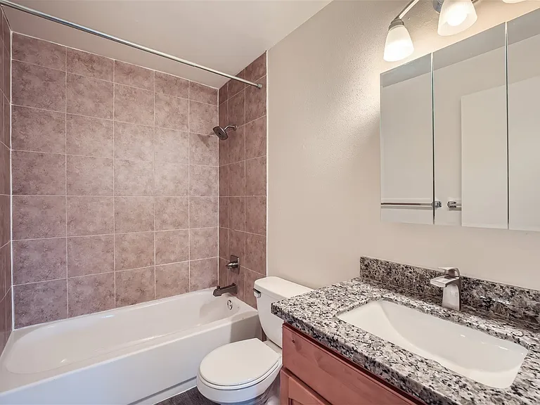 Sunset View Apartments — Photo 10