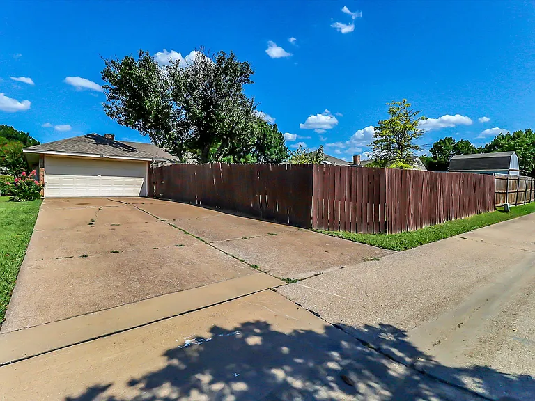 3133 Landover Dr — Photo 27