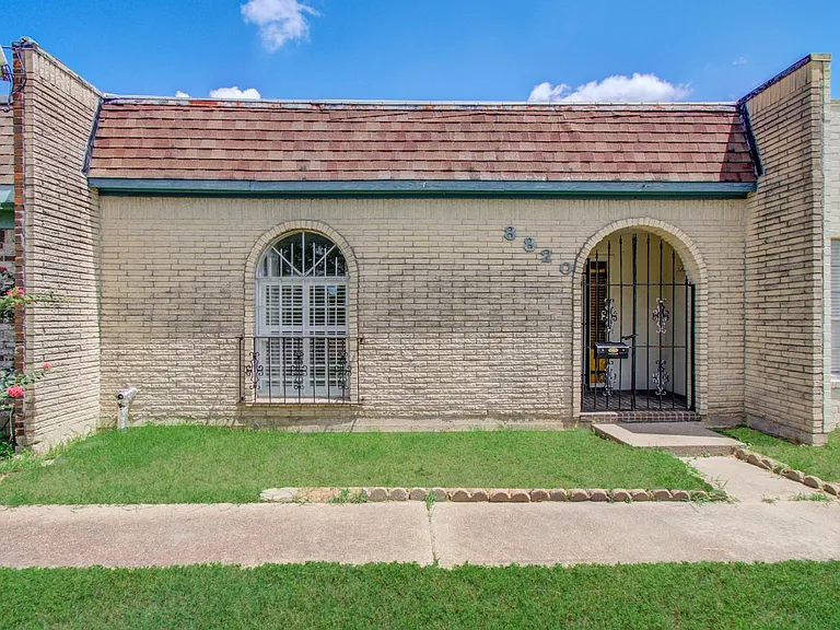 8820 Bissonnet St — Photo 32