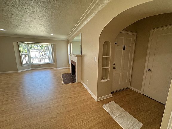5th image of 337 E Weldon Ave