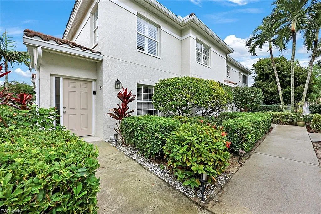 2 bed, 2.0 bath, 1696 sqft, $2,600 — Photo 2