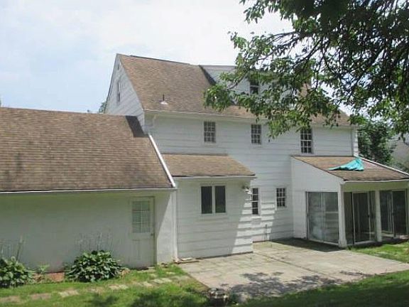 2nd image of 13 Colony Dr W