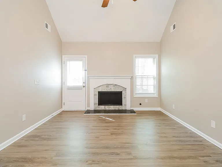 105 River North Ct — Photo 5