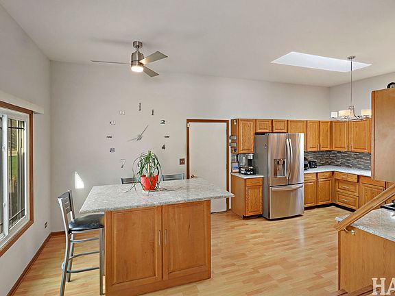 5th image of 39 Lippincott Rd