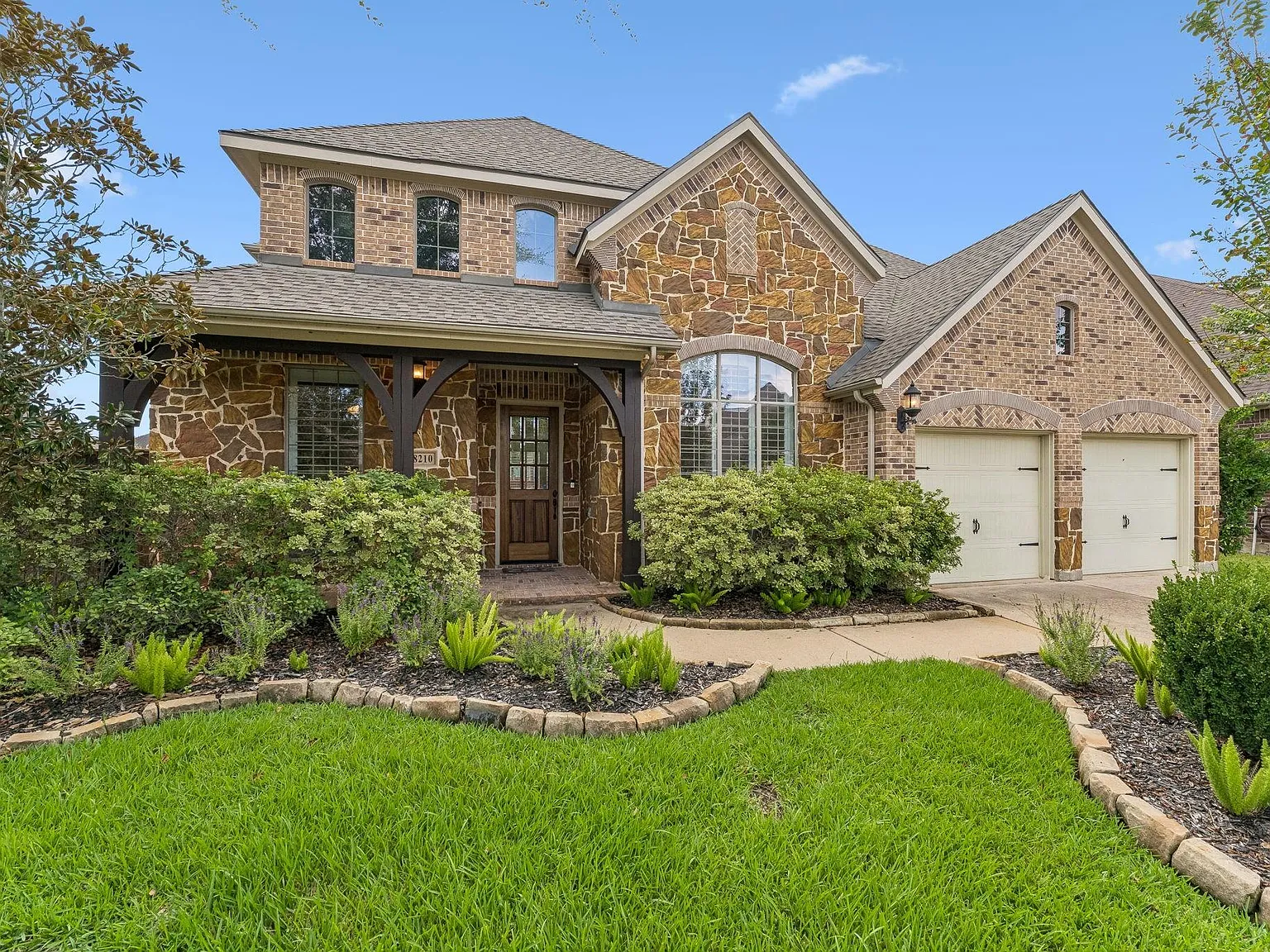 4 bed, 3.5 bath, 3397 sqft, $3,900 — Photo 2