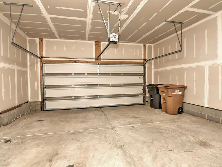 1036 Easley St — Photo 32
