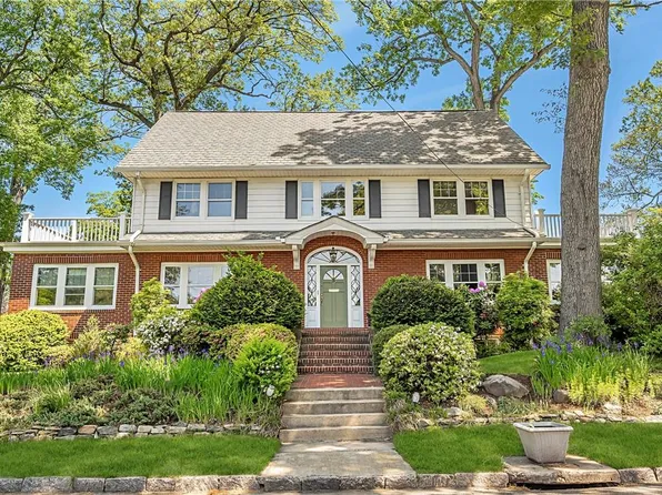 5 Benedict Place, Pelham, NY 10803