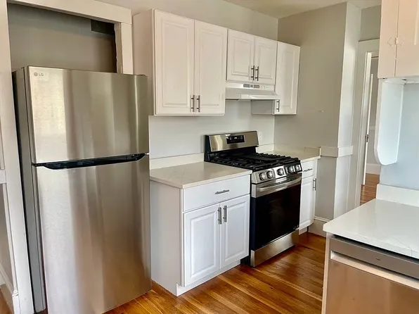 15 Edgecliff Rd #1, Watertown, MA 02472