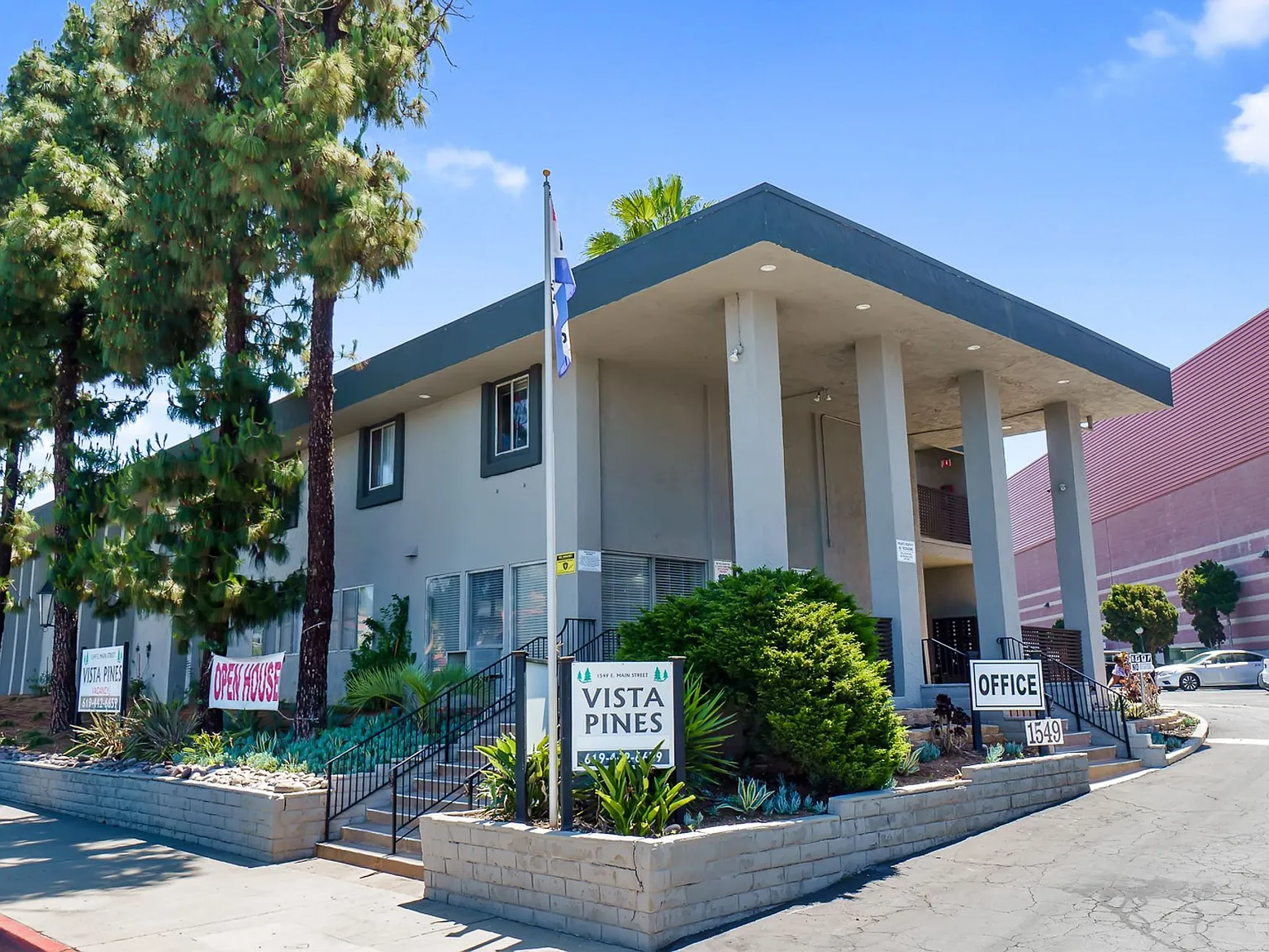 Vista Pines — Photo 3