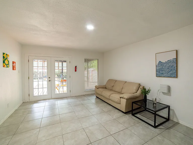 Santa Monica St — Photo 2