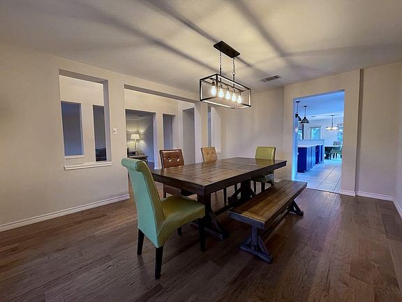 3rd image of 2904 Oakwood Glen Dr