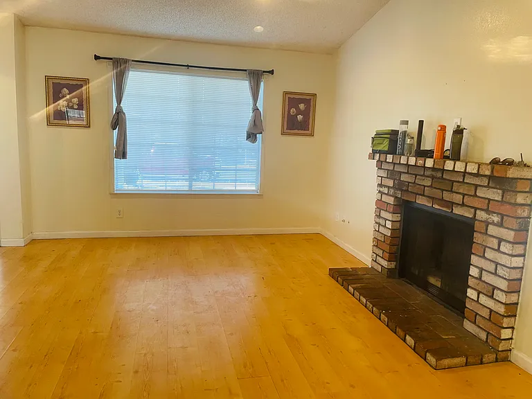 341 Lorenz Dr — Photo 9