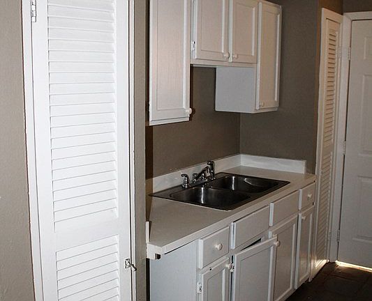 4th image of 503 W Estes Ave APT 7