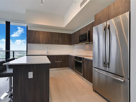 4th image of 2960 NE 207th St #Penthouse 1201