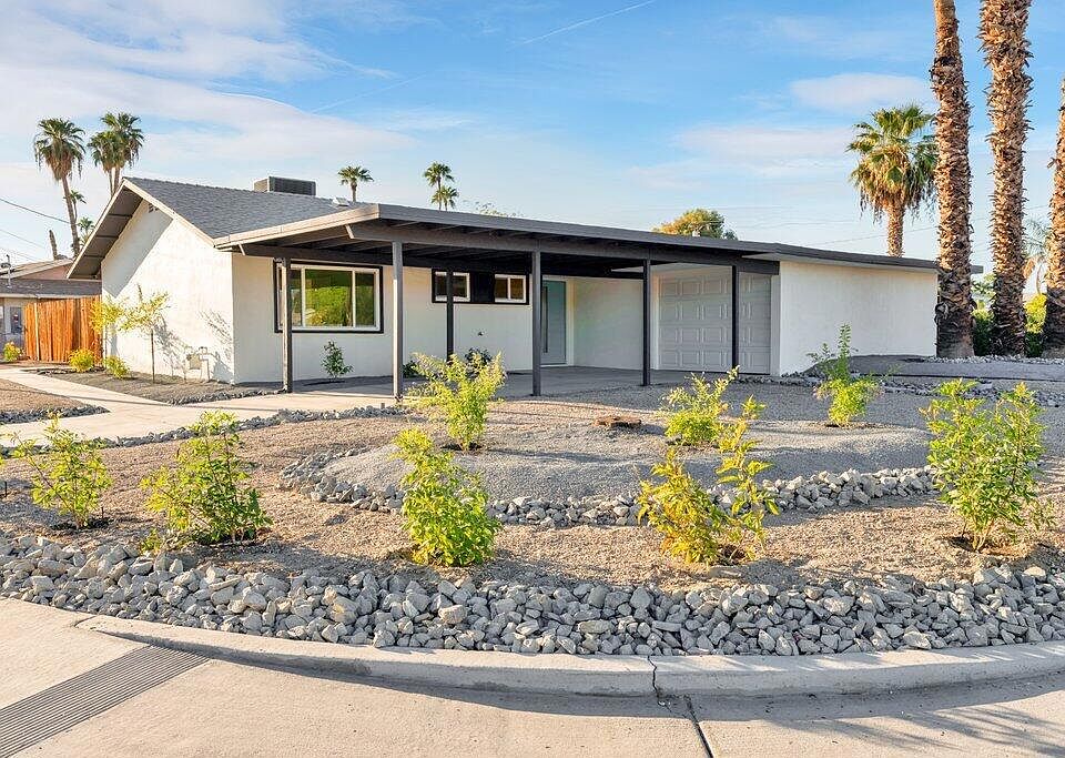 1st image of 77330 California Dr