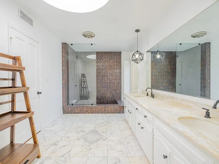 4321 Clear Valley Dr — Photo 50