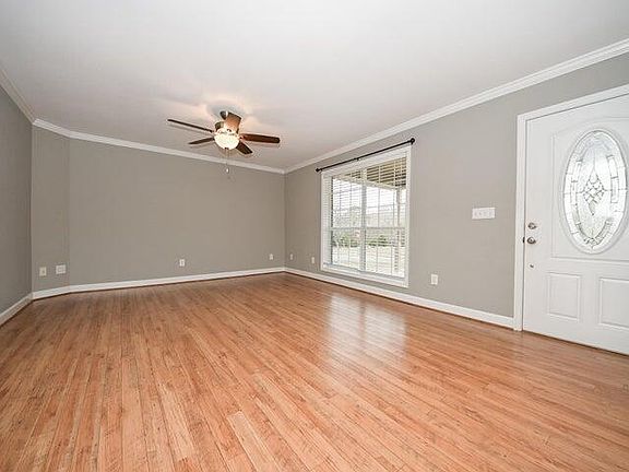 3rd image of 419 Lakeview Dr SE