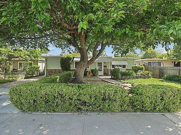 10294 Earlander St photo 1
