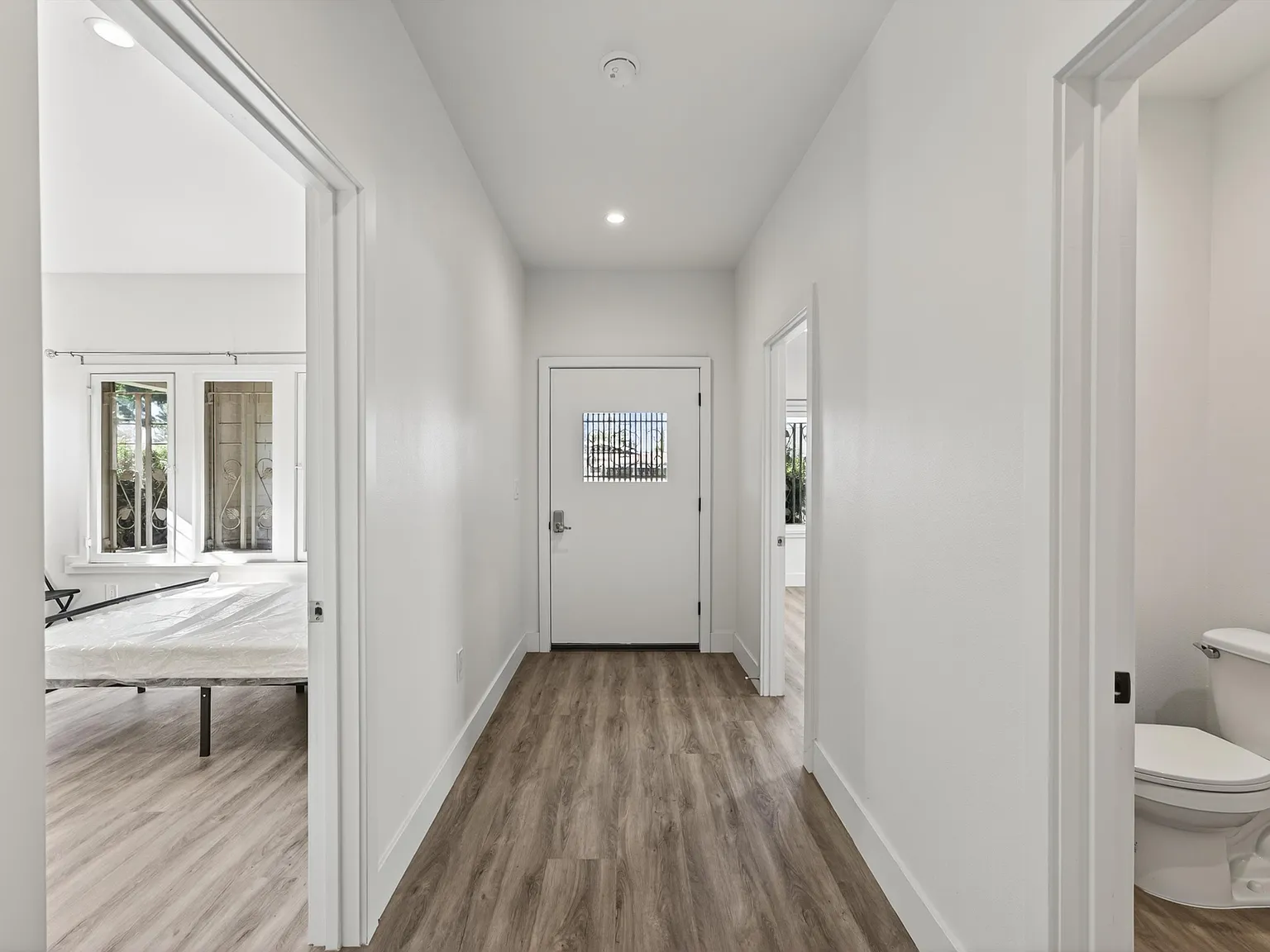 1 bed, 2250 sqft, $1,200 — Photo 3