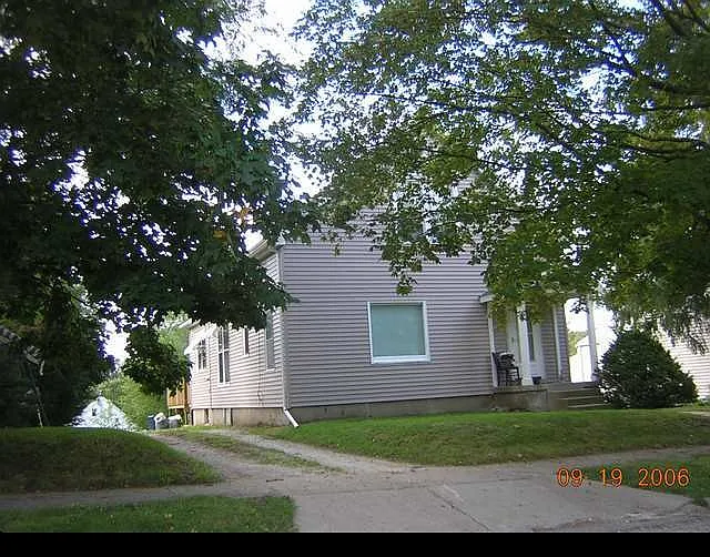 711 E Wood St photo 1
