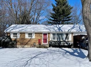 6 Hickory Ln, Algonquin, IL 60102