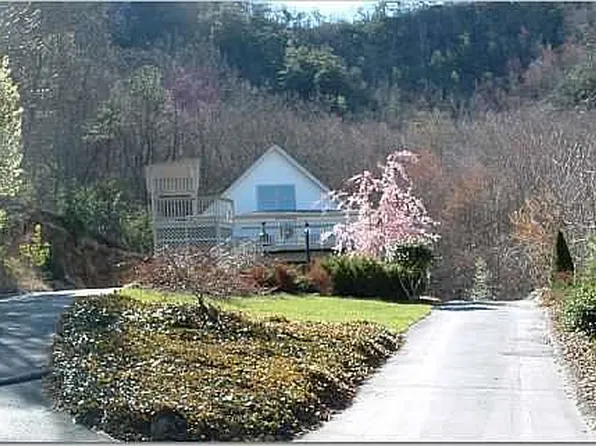 60 Riding Trl, Black Mountain, NC 28711