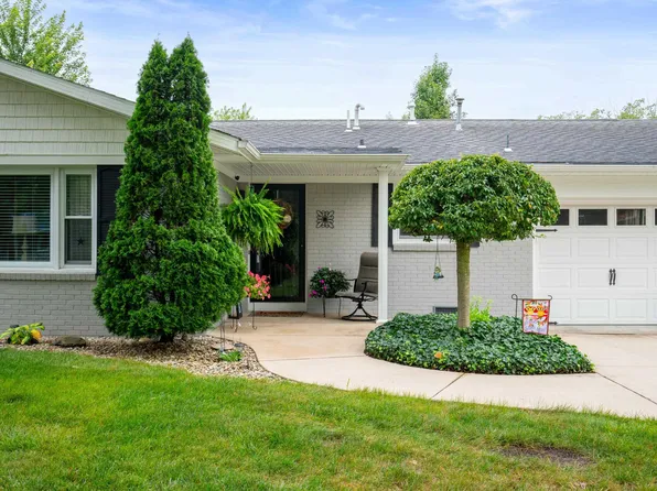 290 S Maple Dr, Albany, IN 47320