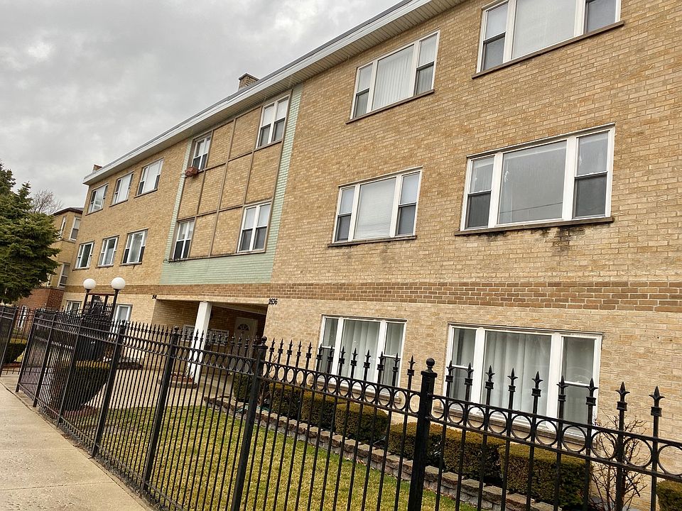 1st image of 2642 W Foster Ave APT 301
