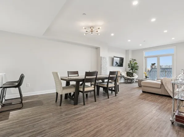 206 Shearwater Ct West image 3 of 26