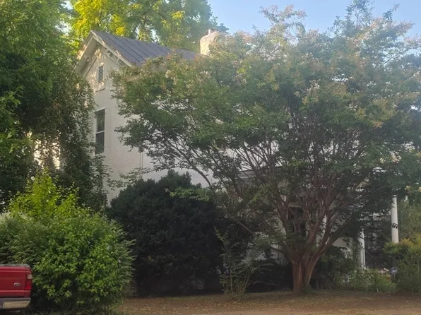 420 E Washington St, Charles Town, WV 25414