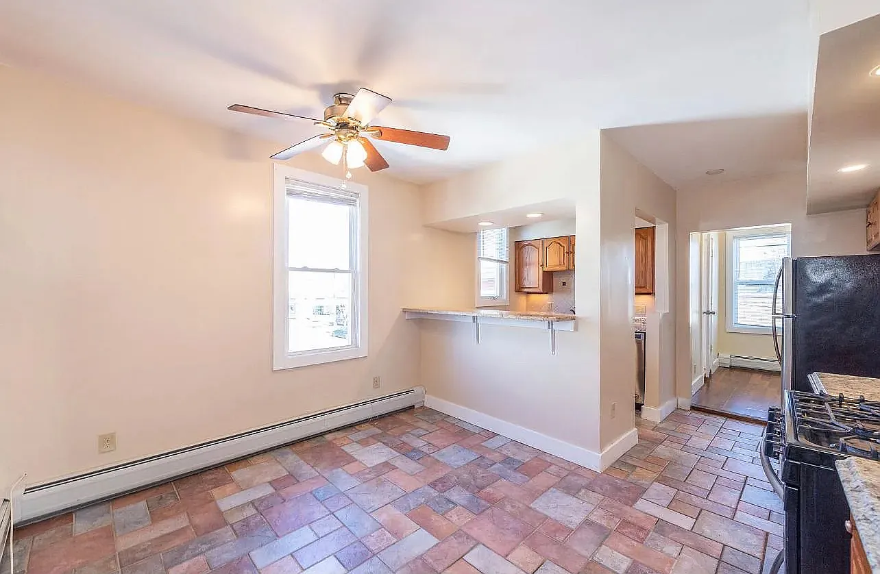 2 bed, 1000 sqft, $2,000 — Photo 2