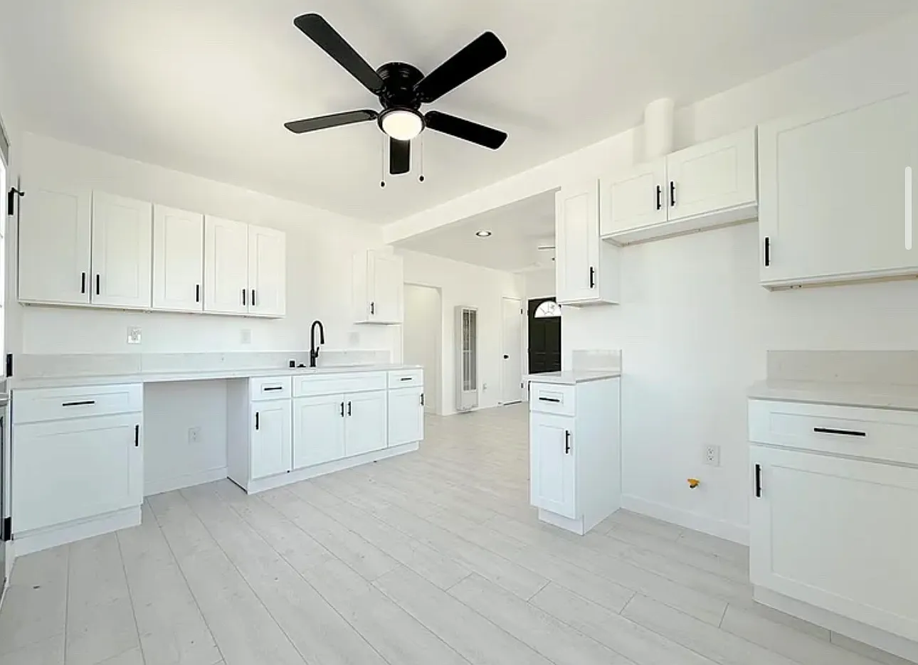 2 bed, 900 sqft, $3,200 — Photo 3