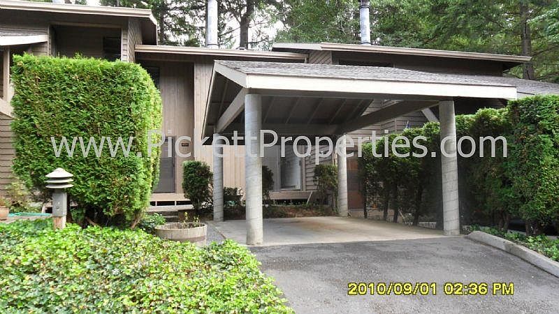 1st image of 805 NW Huckle Dr