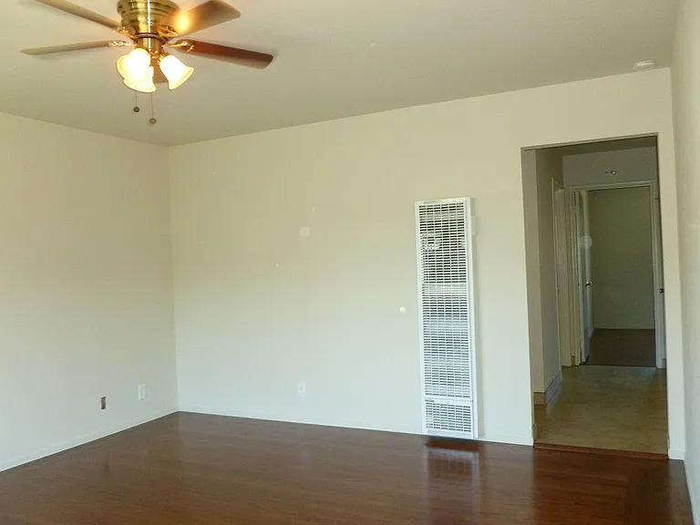 437 Central Ct — Photo 9