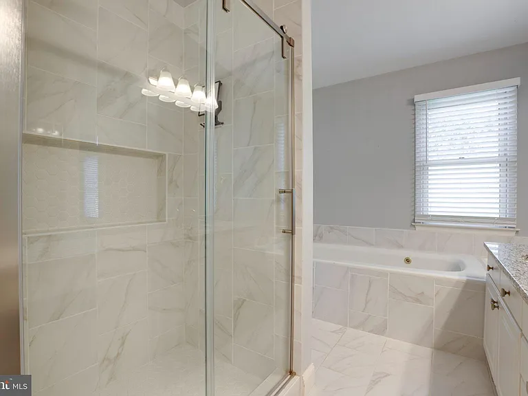 2914 Oakton Crest Pl — Photo 50