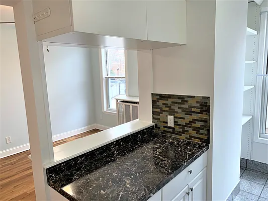 Rented by RealTegrity NY LLC | media 3