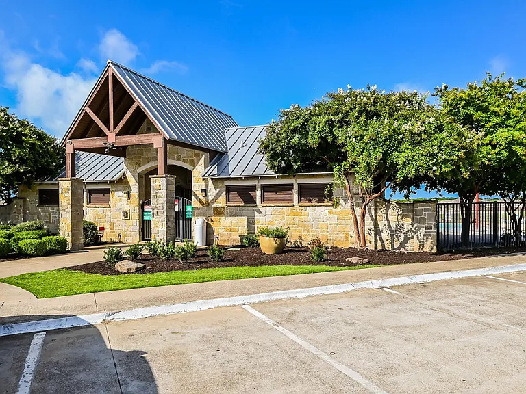 5661 McClelland St — Photo 34