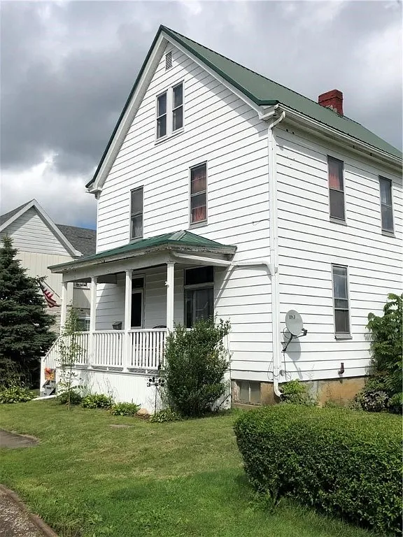 18 McCune Ave photo 1
