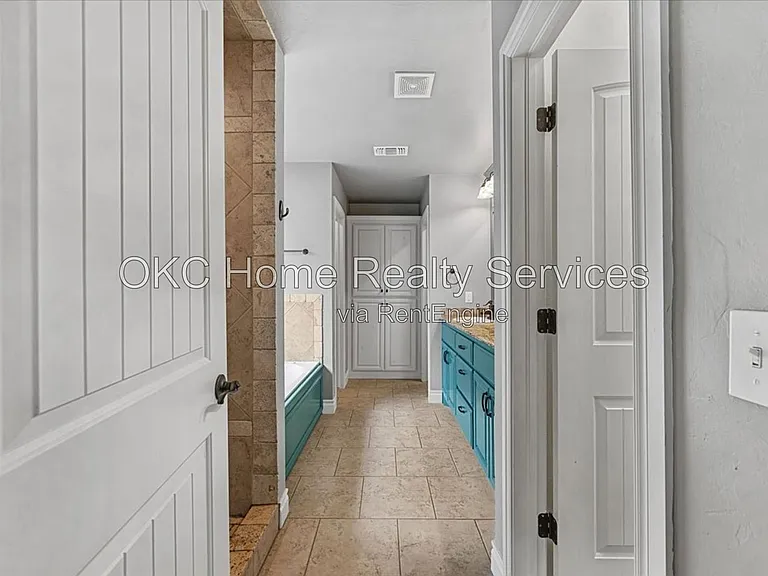 625 NE 23rd St — Photo 12